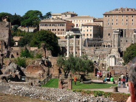 Some ruins in Italy destined to travel